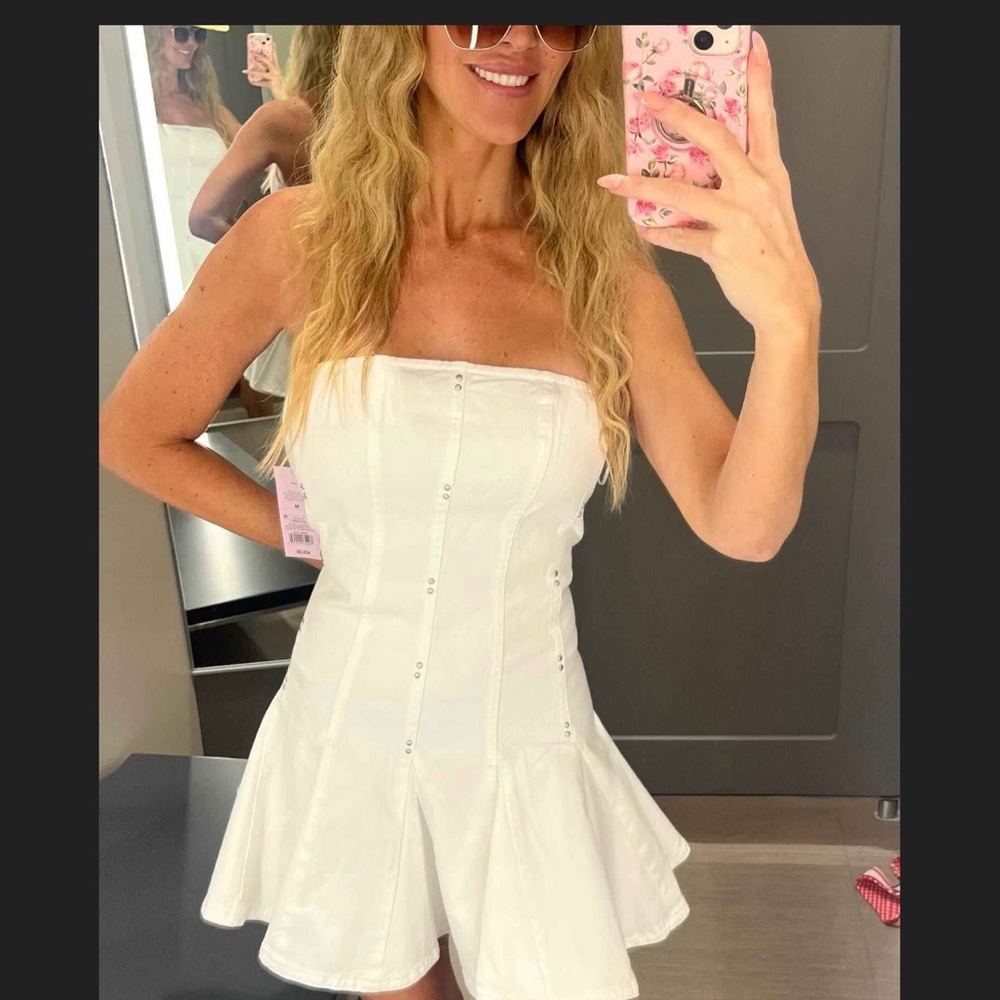 Elegant White Strapless Dress